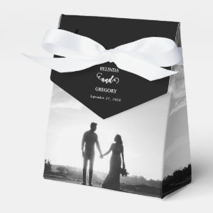 Moderne Schwarz-Weiß-Script-Couple-Foto-Hochzeit Geschenkschachtel