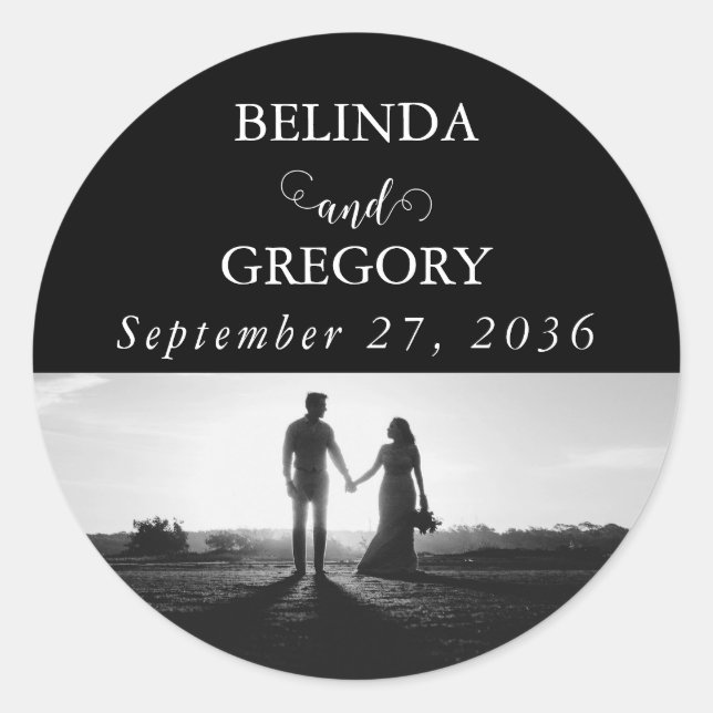 Moderne Schwarz-Weiß-Script-Couple-Foto-Hochzeit Runder Aufkleber (Vorderseite)