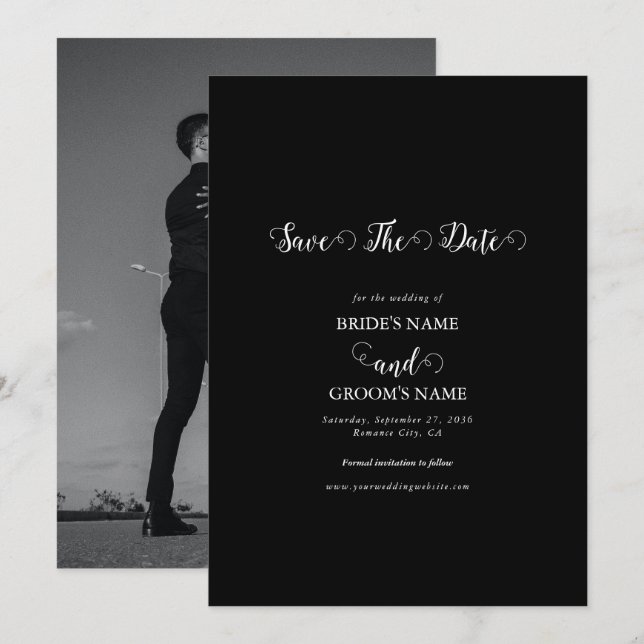Moderne Schwarz-Weiß-Script-Couple-Foto-Hochzeit Save The Date (Vorne/Hinten)