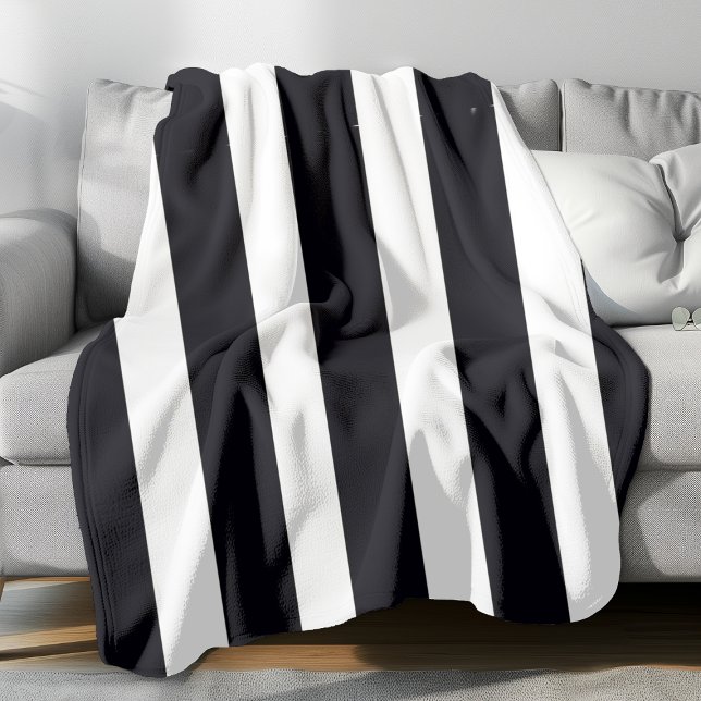 Moderne Schwarz-Weiß-Streifen Klassik Cool Fleecedecke (Large Black and White stripes fleece blanket.)