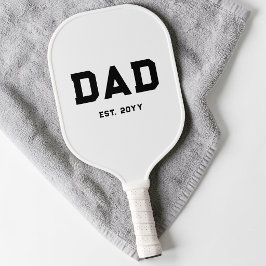 Moderne Schwarz-Weiß-Typografie Dad Est Pickleball Schläger