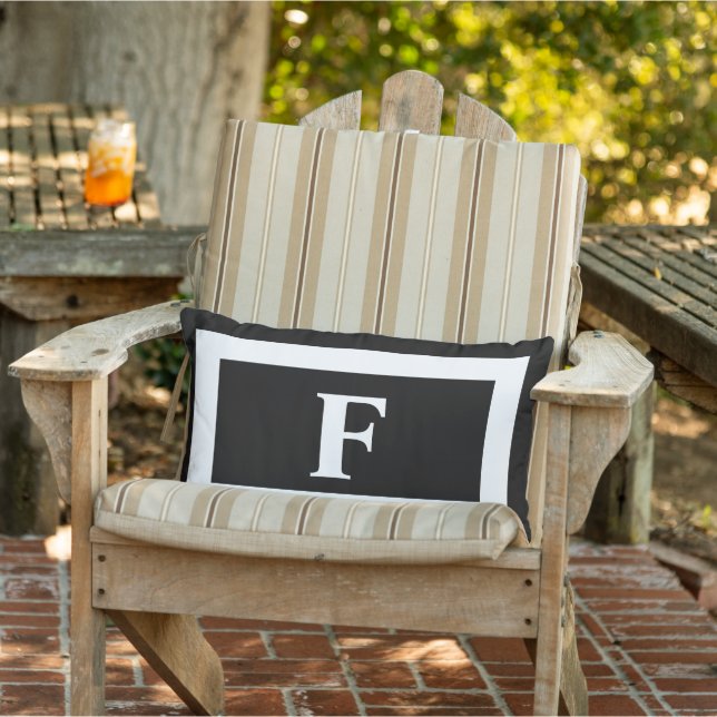 Moderne Schwarz-weiße fette Monogram erste Outdoor Kissen Für Draußen (Stuhl )