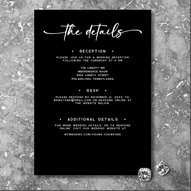 Moderne Schwarz-weiße Skriptminimale Hochzeitdetai Begleitkarte (Modern Black White Script Photo Wedding Details Enclosure Card)