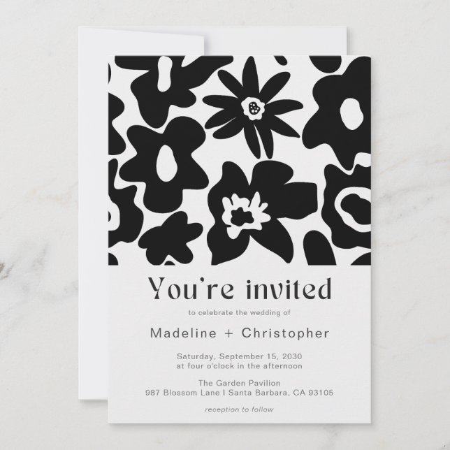 Moderne schwarze florale QR-Code-Hochzeit Einladung (Vorderseite)