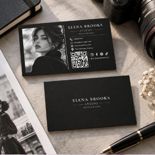 Moderne schwarze Fotografie mit QR-Code und Social Visitenkarte