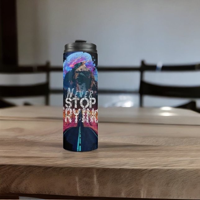 Moderne schwarze Maskuline halten niemals an zu ve Thermosbecher (Von Creator hochgeladen)