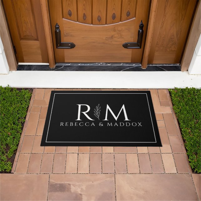Moderne schwarze Monogramm-Türmatte Fußmatte (Außenbereich)