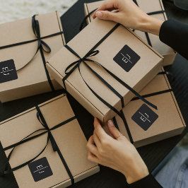 Moderne Schwarze Namen-Initialen Quadratischer Aufkleber