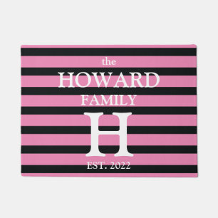 Moderne schwarze rosa Streifen Monogramm Name Hoch Fußmatte