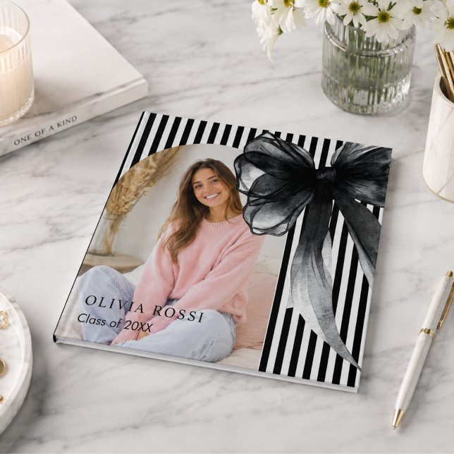 Moderne Schwarze Schleife Coquette Abschluss  Gästebuch (Elegant Black Bow graduation Guest Book)