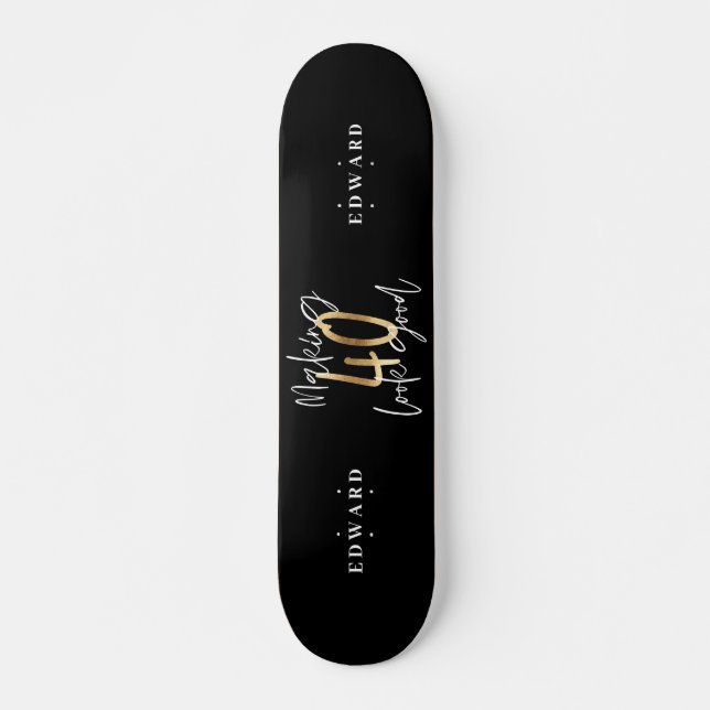 Moderne schwarze und goldene Typografie 40. Geburt Skateboard (Vorne)