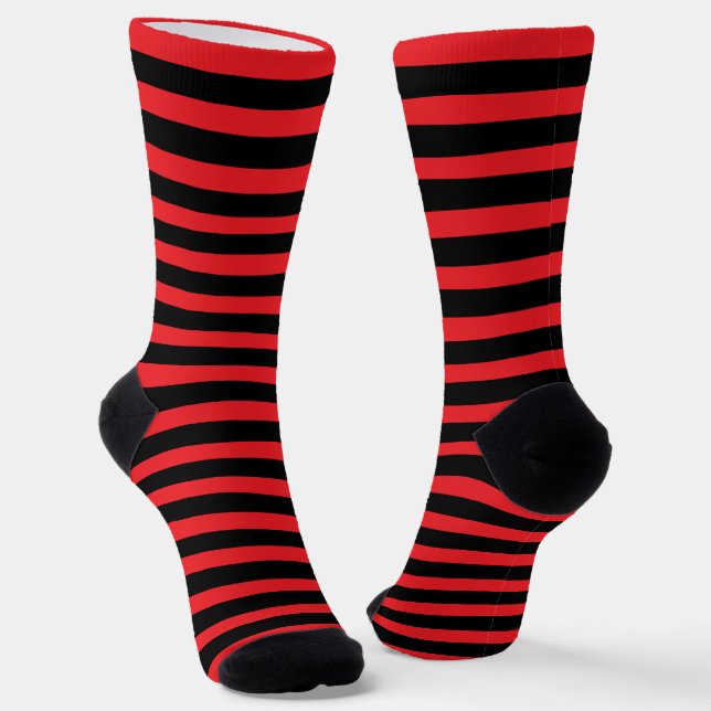 Moderne schwarze und rote Streifen Socken (Gewinkelt)