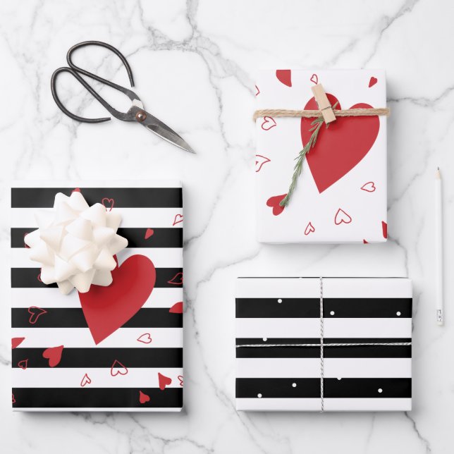 Moderne schwarze und weiße Streifen und rote Herze Geschenkpapier Set (Vorderseite)