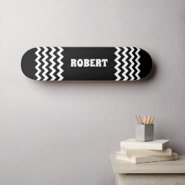 Moderne Schwarzweiß-Custom-Name Skateboard