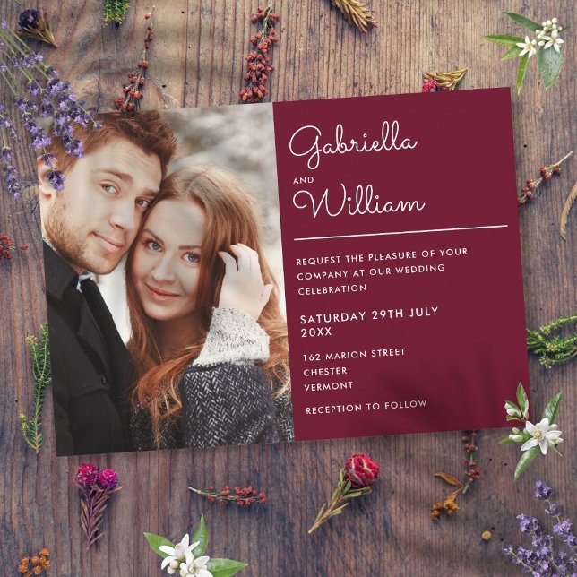 Moderne Script Burgundy Foto Wedding Einladung (Modern Script Burgundy Photo Wedding Invitation)