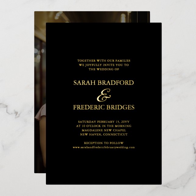 Moderne Script Calligraphy Black Foto Wedding Folieneinladung (Vorderseite/Rückseite)