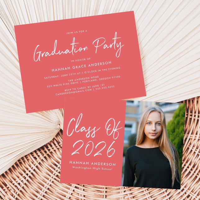 Moderne Script Coral Class of 2025 Graduation Part Einladung (Von Creator hochgeladen)