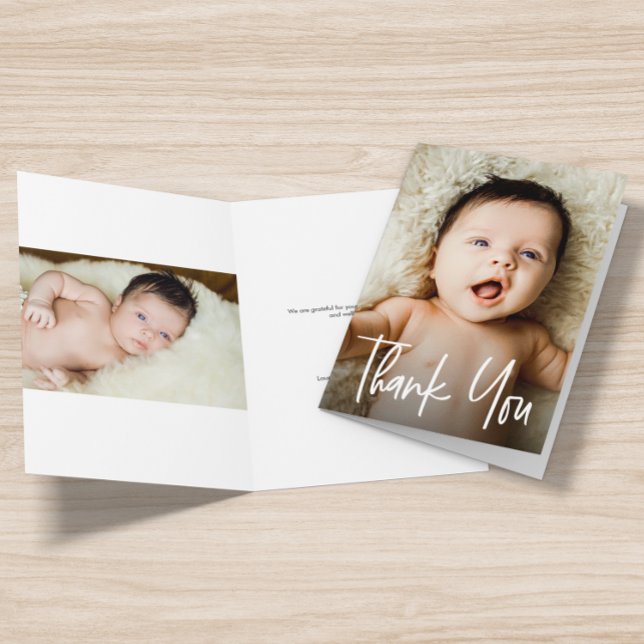 Moderne Script Custom Baby Dusche Fotos Dankeskarte (Baby shower thank you 2 photos Folded card.)