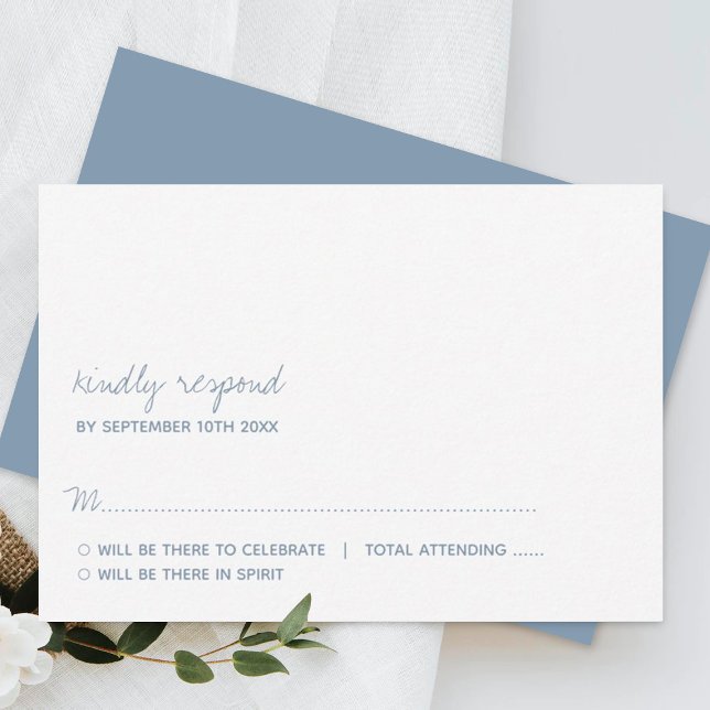 Moderne Script Dusty Blue Minimalistic Wedding RSVP Karte (Von Creator hochgeladen)