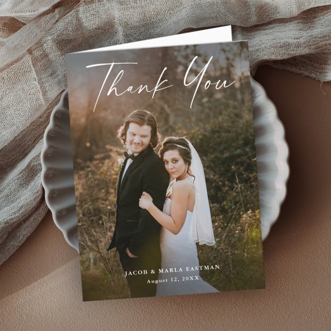 Moderne Script-Foto-Hochzeit Dankeskarte (Elegant modern script wedding photo thank you cards.)