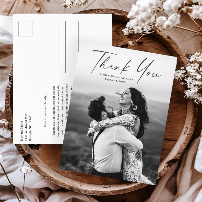 Moderne Script Foto Hochzeit Vielen Dank Postkarte (Modern script wedding photo thank you postcards.)
