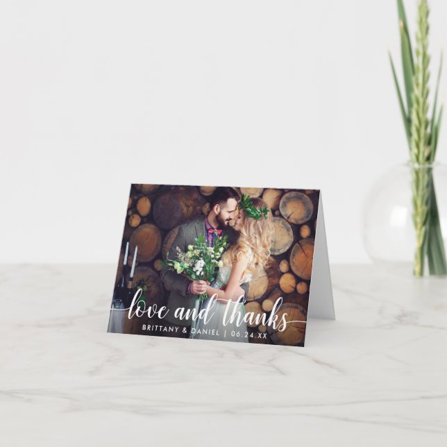 Moderne Script-Liebe und dank Hochzeitskuppel Hinw Dankeskarte (Vorderseite)