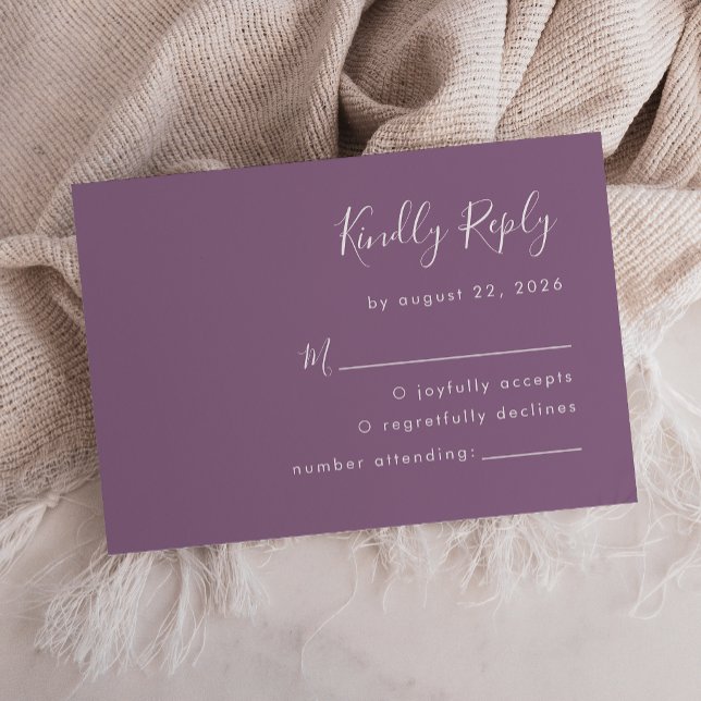 Moderne Script Mauve Wedding RSVP Karte (Von Creator hochgeladen)