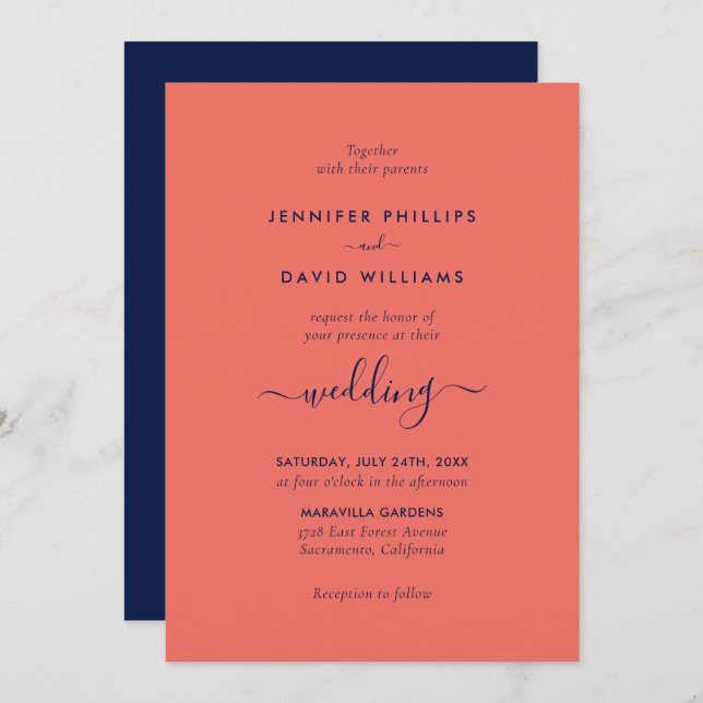 Moderne Script Navy Blue und Coral Wedding Einladung (Vorne/Hinten)