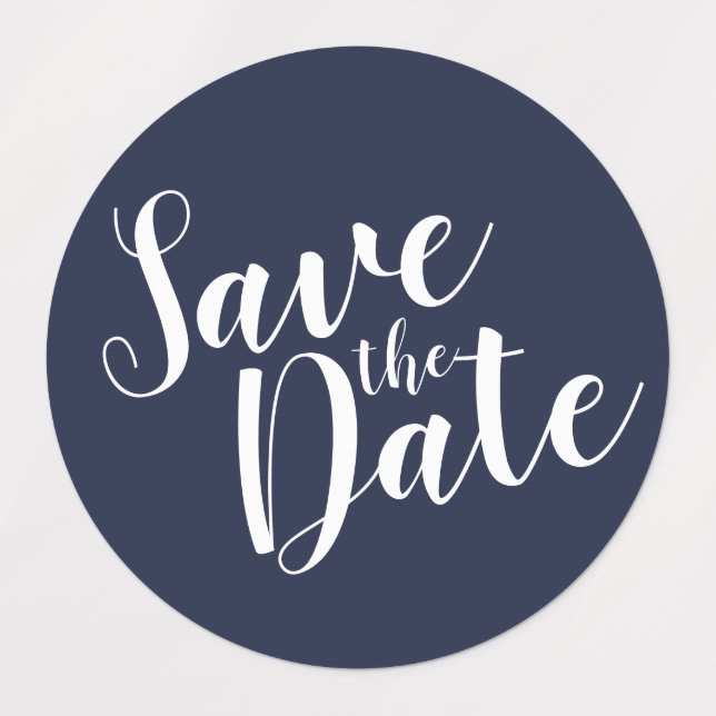 Moderne Script Navy Blue Wedding Save the Date Lab Etiketten (Design 3)