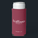 Moderne Script-Personalisierte Trauzeuge können kü Selters Dosenkühler<br><div class="desc">Moderne Script Personalisierte Trauzeugen Can Cooler mit dem Namen des personalisierten Trauzeugen im modernen,  weißen Script-Schriftart Stil mit Titel und Hochzeitdatum in modernen Sans Serif Schriftart Stil auf burgundischen roten Hintergrund. Auch perfekt für Trauzeugin,  Blütenmädchen,  Brautmutter,  Trauzeugen,  Trauzeuge und mehr.</div>