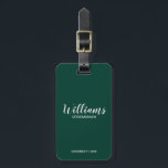 Moderne Script-Personalisierte Trauzeugen Gepäckanhänger<br><div class="desc">Moderne Script Personalisierte Trauzeugen Gepäckanhänger mit dem Namen des personalisierten Trauzeugen im modernen,  weißen Script-Schriftart-Stil mit Titel und Hochzeitsdatum in modernen serifenlosen Schriftart-Stil auf smaragdgrünen Hintergrund. Auch perfekt für Trauzeugin,  Blütenmädchen,  Brautmutter,  Trauzeugen,  Trauzeuge und mehr.</div>