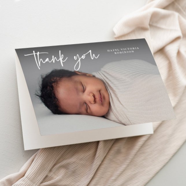 Moderne Script Religious Foto Baptism Dankeskarte (Modern script typography overlay photo baptism thank you card.)