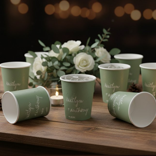 Moderne Script Sage Grüne Minimalistische Hochzeit Pappbecher (Von Creator hochgeladen)