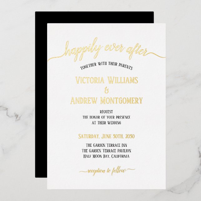 Moderne Script Typografy Black Gold Wedding Folieneinladung (Vorderseite/Rückseite)
