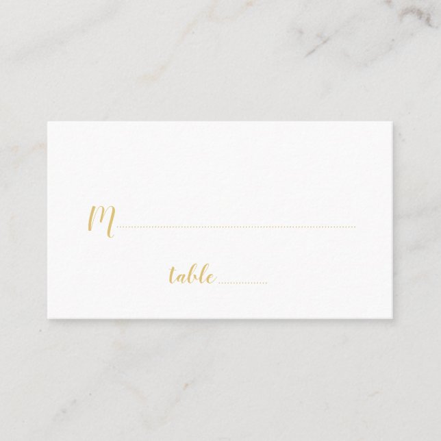 Moderne Script White and Gold Hochzeit Platzkarte (Vorderseite)