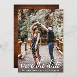 Moderne Script Wood Verlobung Save the Date Karte