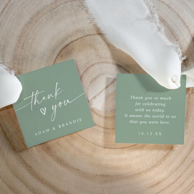 Moderne Seite Grün handschriftlich Danke Hochzeit Geschenkanhänger (Elegant wedding favor tags in sage green with handwriting & heart, thank you and message on back.)