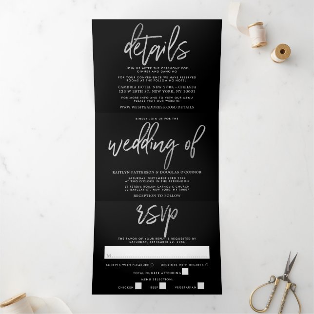 Moderne Silver Foil Script Wedding Suite Dreifach Gefaltete Einladung (Innenseite)