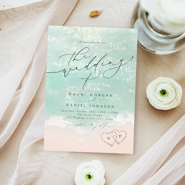 Moderne Skriptanhöre in der Hochzeit am Sandstrand Einladung (Modern Script Hearts In The Sand Beach Wedding Invitation)