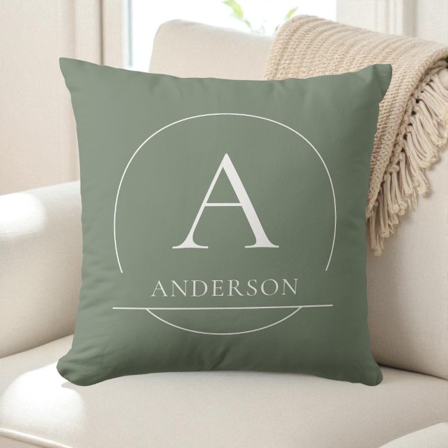 Moderne Smaragdgrüne Einfache Familienname Monogra Kissen (Modern Sage Green Simple Family Name Monogram Throw Pillow)