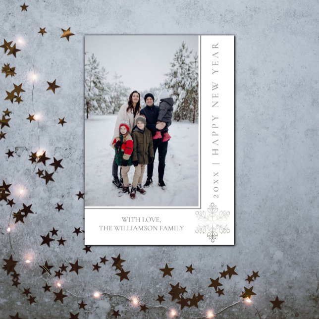 Moderne Snowflake-Neujahrskarte | Silber Feiertagskarte (Modern Snowflake New Years Photo Card - Silver)