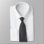 Moderne Solid Minimal dunkelgraue Monogramm Krawatte<br><div class="desc">Entspannen Sie Ihren Kleiderschrank mit unserem modernen Solid Black Neck Tie, einem zeitlosen Accessoire, das jedem Ensemble eine Touch von Eleganz verleiht. Diese Hals-Krawatte ist mit Präzision und Liebe zum Detail gestaltet und zeichnet sich durch eine reiche schwarze Farbe aus, die Eleganz ausstrahlt und eine raffinierte Note verleiht. Die anpassbare...</div>