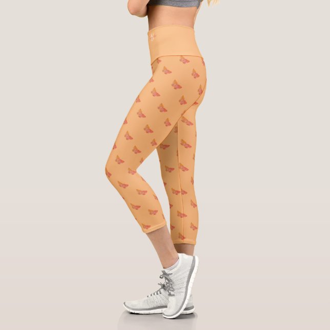 Moderne Sporty Chic Active Apricot Monogramm Capri Leggings (Links)