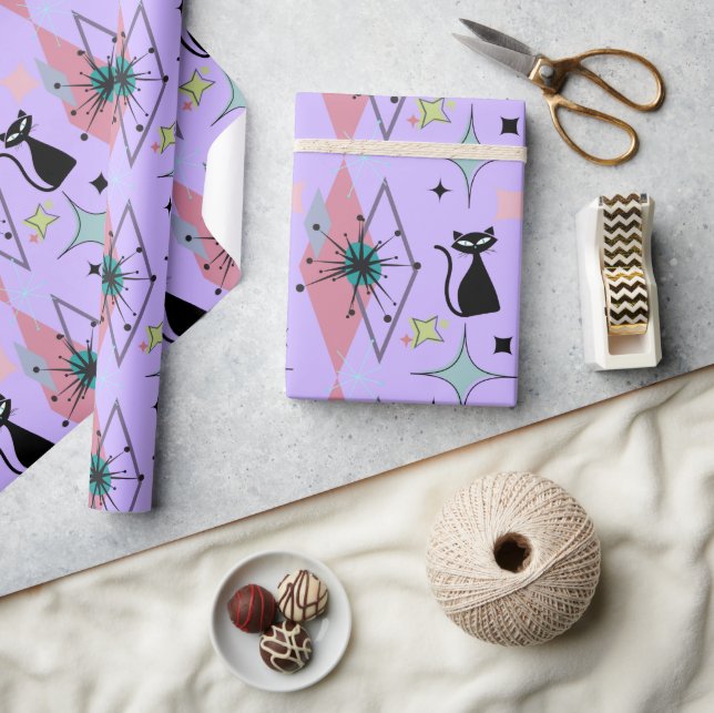 Moderne Sterne und Katzen Muster Lavendel Mitte Geschenkpapier (Kunsthandwerk)