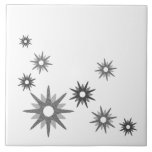Moderne Sternexplosionen des Mittelalters | Silver Fliese<br><div class="desc">Modernes inspiriertes Design aus der Mitte des Jahrhunderts mit Vintagen Retro-Sternexplosionen in silbergrauen Farbtönen auf weißem Hintergrund. Einfaches,  sauberes modernes Design.</div>