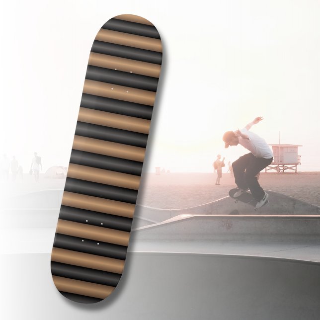 Moderne, stilvoll getoastete braune Streifen mit T Skateboard (Von Creator hochgeladen)