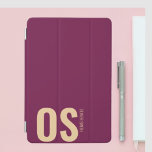 Moderne, stilvolle Burgundy Monogram Initial Femin iPad Mini Hülle<br><div class="desc">Dieses Cover schützt Ihr iPad vor Staub und Kratzern. Es besteht aus hochwertigen Materialien und ist schlank und leicht zu transportieren. Das Cover zeichnet sich durch ein zeitgemäßes bordeauxfarbenes Design und einen elastischen Gurtschluss aus,  um es sicher behalten.</div>