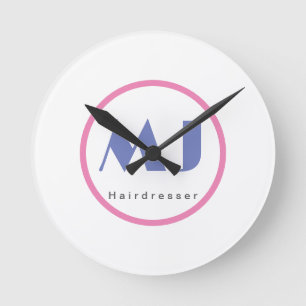 Moderne stilvolle Monogramm Blau Weiße Friseurin Runde Wanduhr