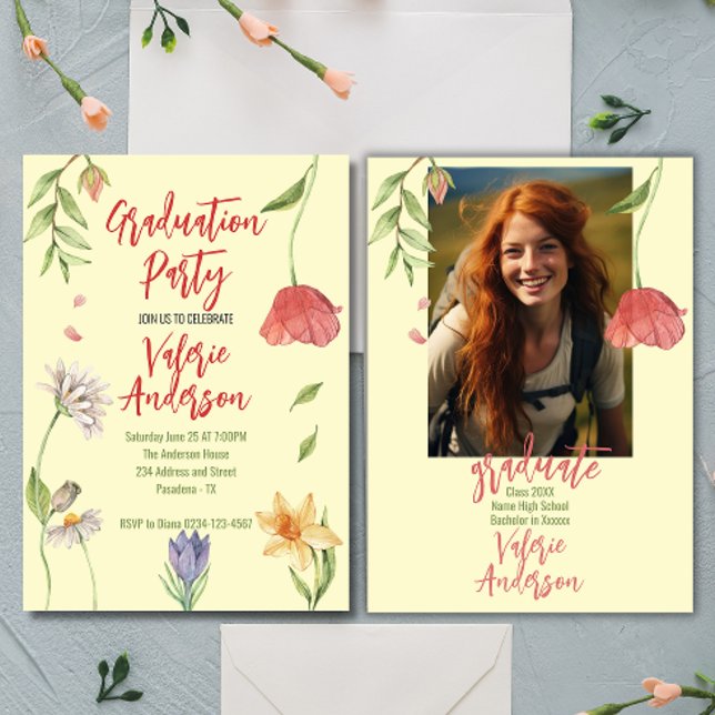 Moderne Stilvolle wilde Blume Abschluss Einladung (Modern Stylish wild flowers graduation Invitation by Creative Design and made with love on Zazzle)