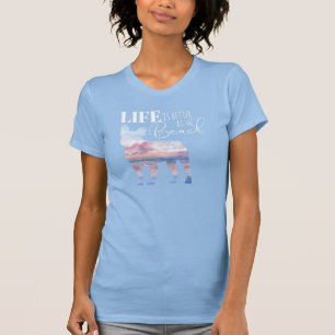 Moderne Strand-Szene in Pink und Blau T-Shirt